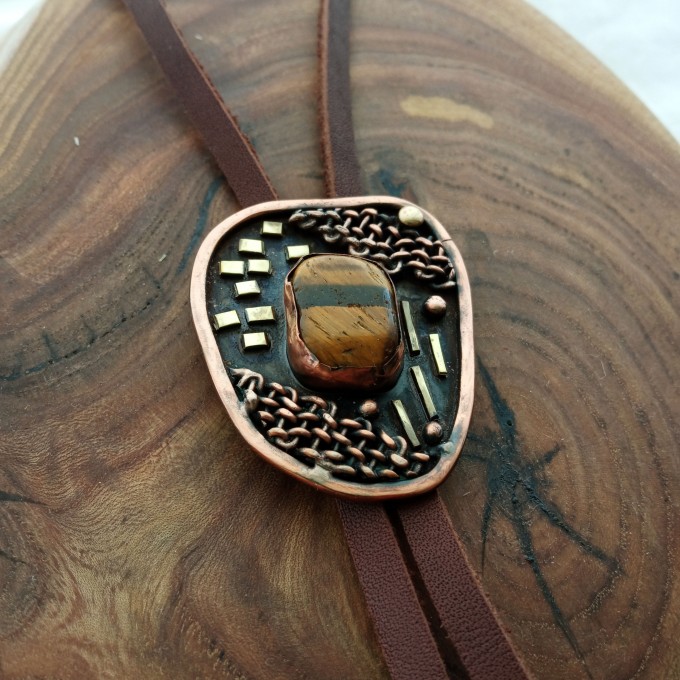 Bolo-tie with tiger eye