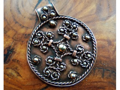Round celtic necklace