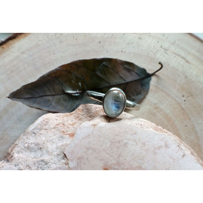 Silver moonstone ring