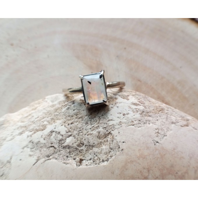 Silver moonstone ring