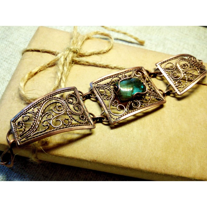 Copper filigree bracelet with labradorite