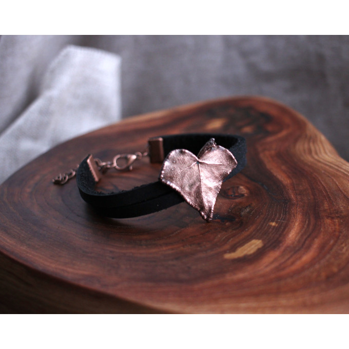 Leather bracelet with copper ivy leaf